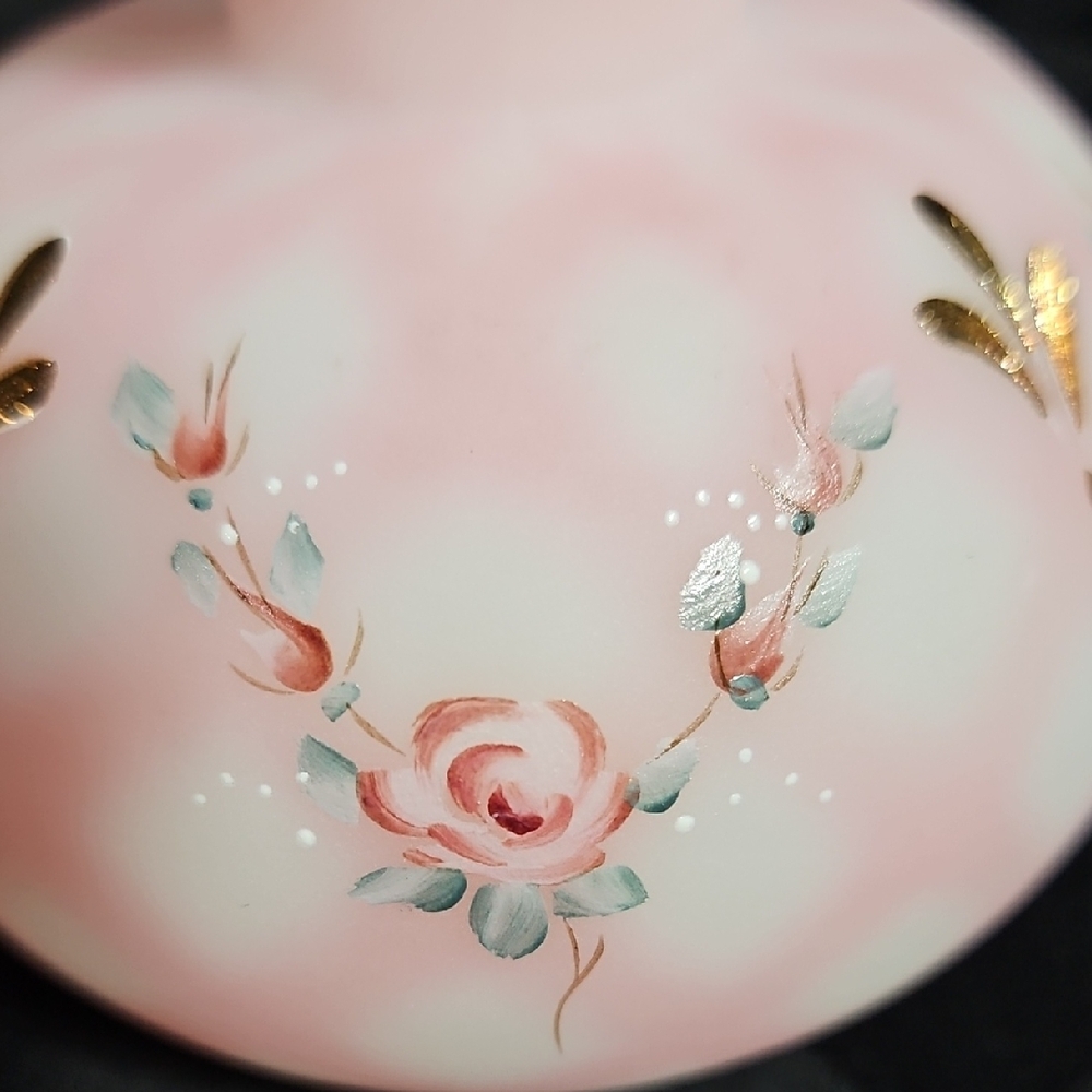 Exquisite Fenton Handpainted Diamond Rose Quilted w/Heart Stopper Perfume Bottle - Picture 9 of 16